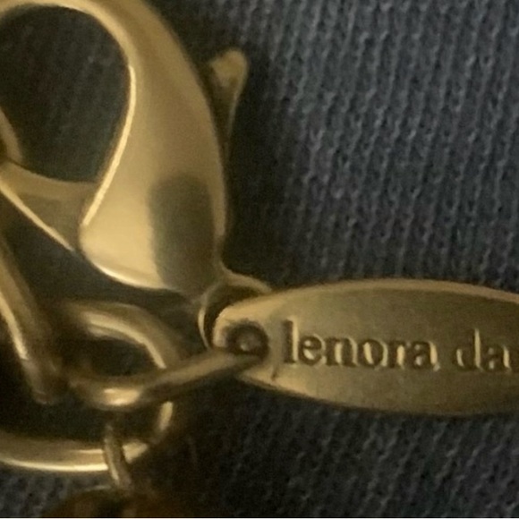 Lenora Dame Elegant Gold and Cream Pearl Bracelet - Picture 3 of 12